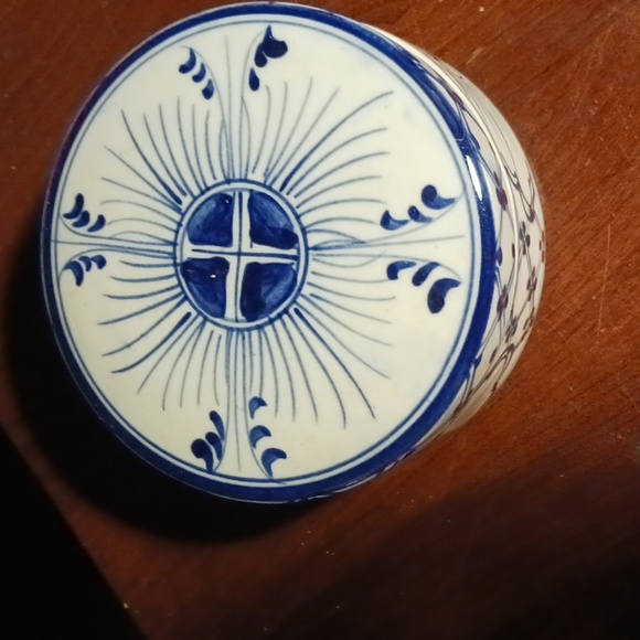 Blue and white or jewelry. China box excellent condition - Picture 4 of 5
